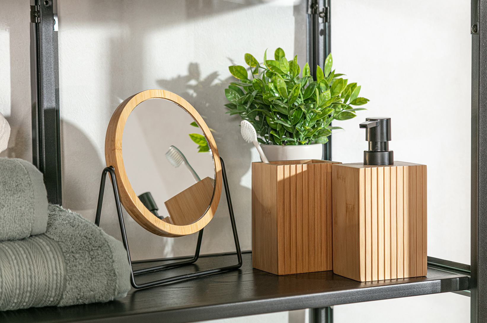 Malá kúpeľňa v bytovom domu – tipy na aranžmán