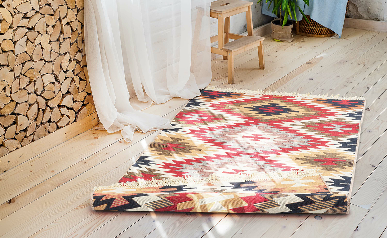 Ako ručne prať koberec? Majstrovské spôsoby, ako dosiahnuť bezchybnú sviežosť