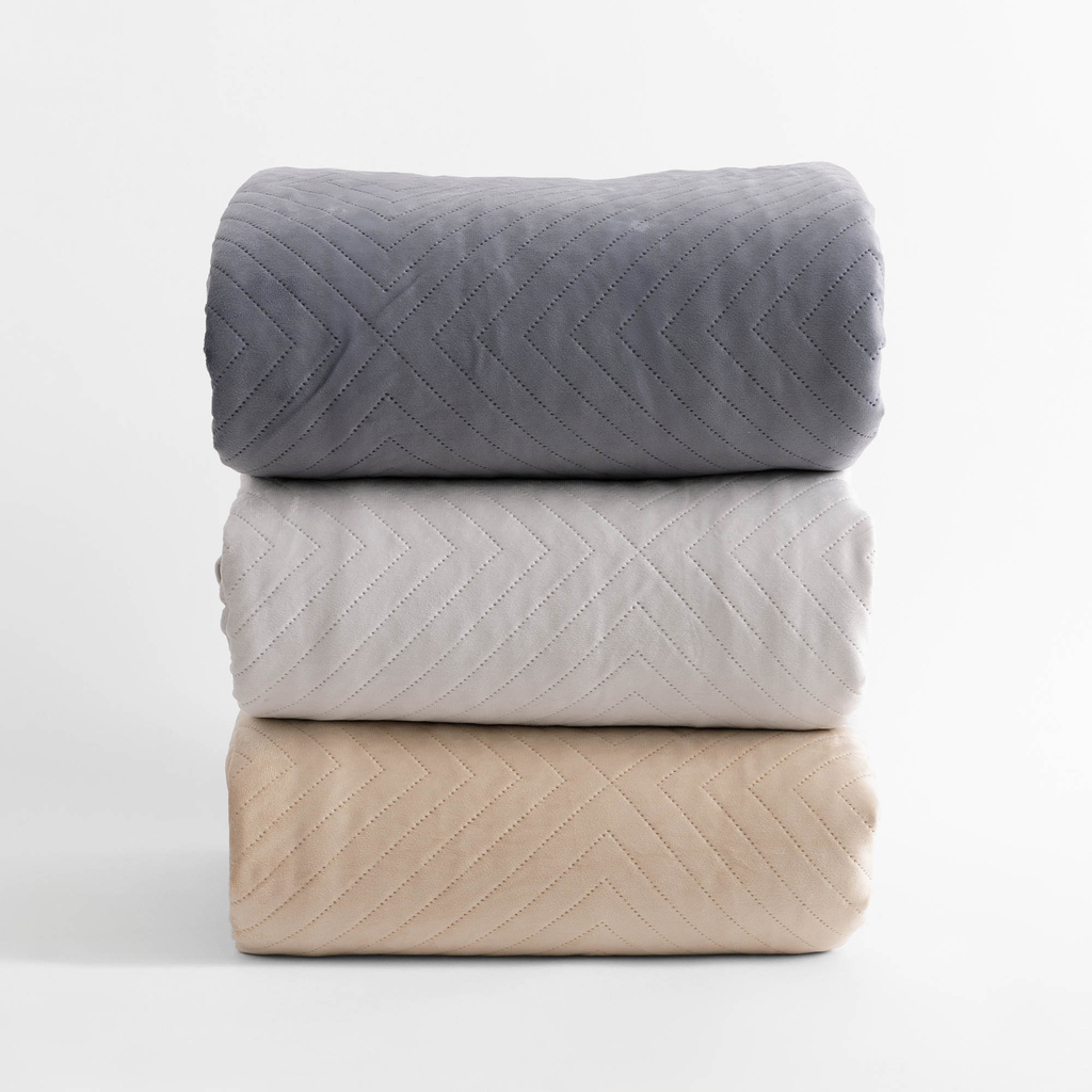 Prehoz na posteľ v tmavosivej farbe CALDO 220x200 cm