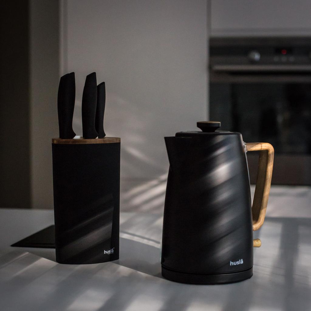 Rýchlovarná kanvica HUSLA SCANDIC čierna 1,7 l