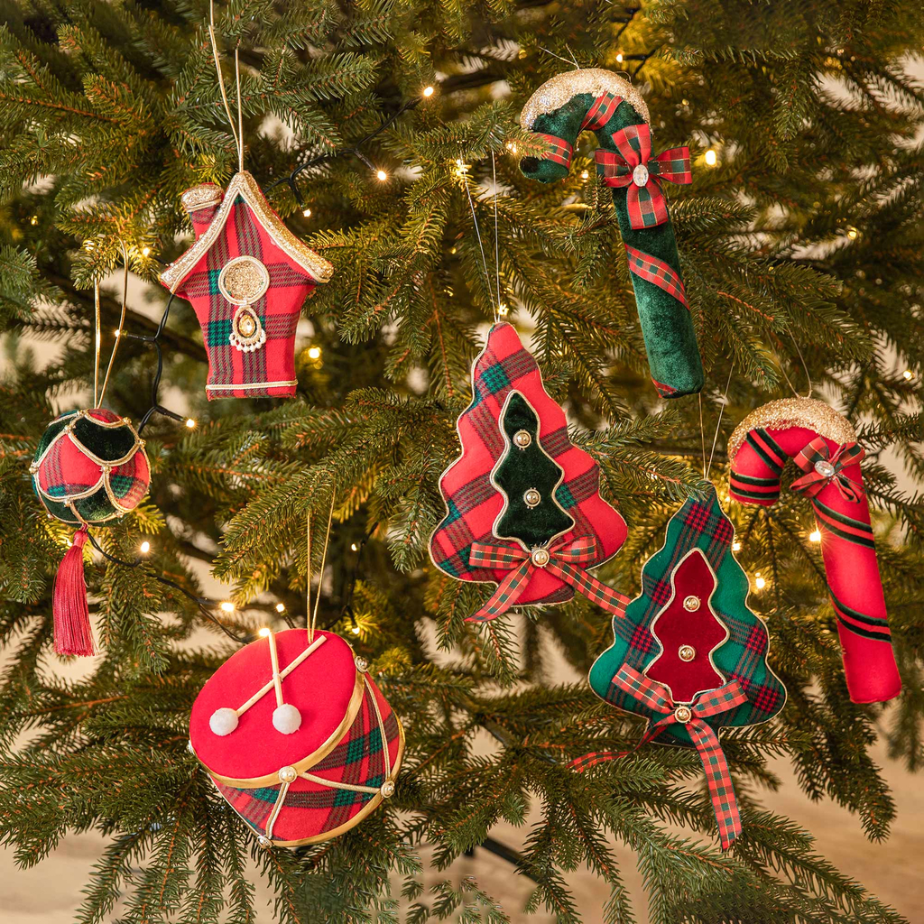 Vianočná závesná dekorácia VIANOČNÝ STROMČEK, zelený 19 cm