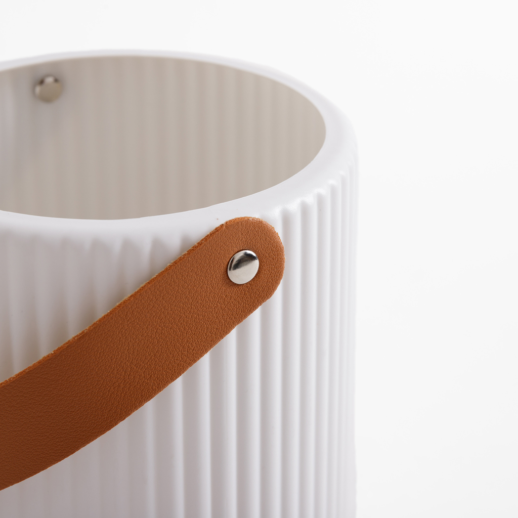 Kvetináč s rukoväťou biely 15 cm