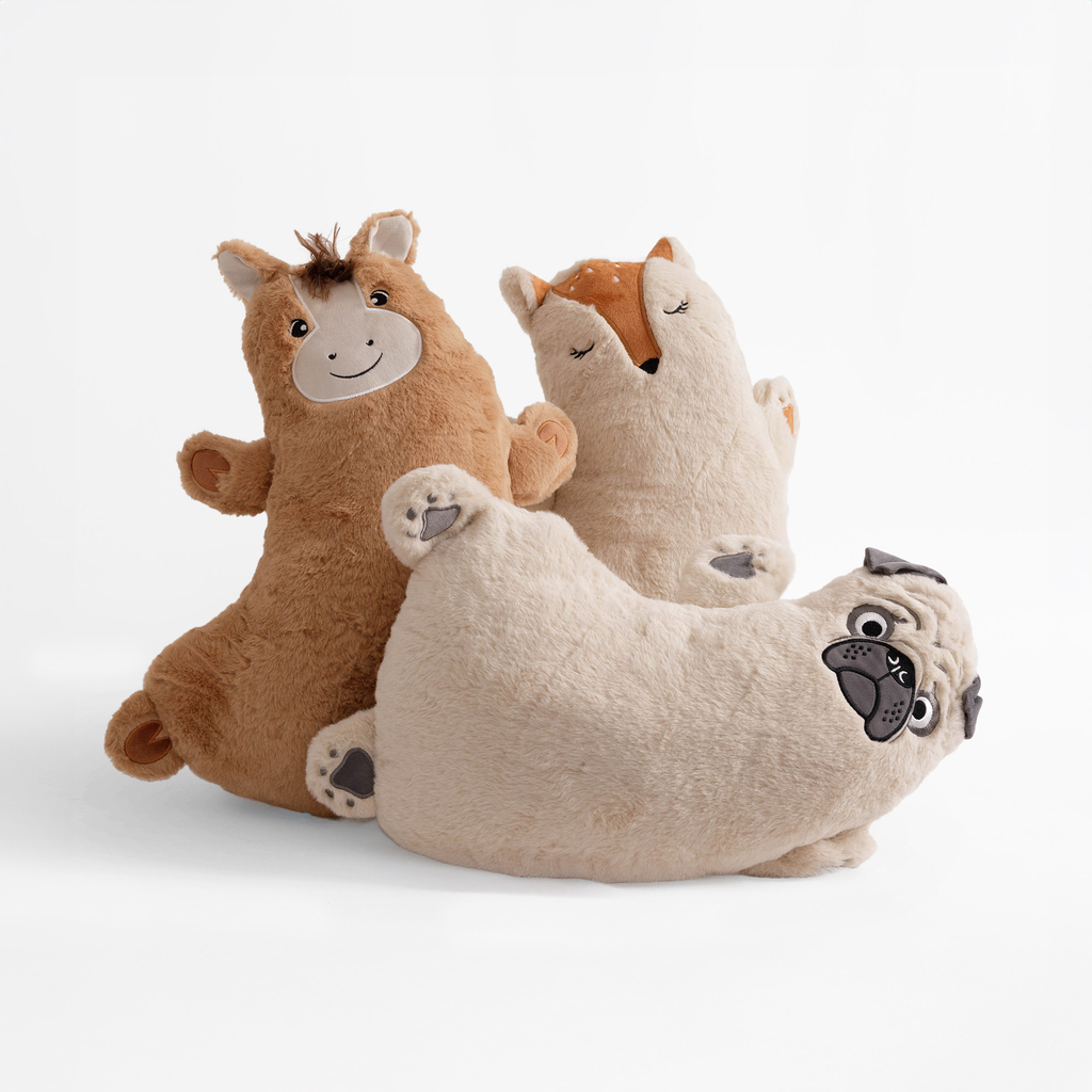 Vankúš plyšák mops HUGGIE 50x33 cm