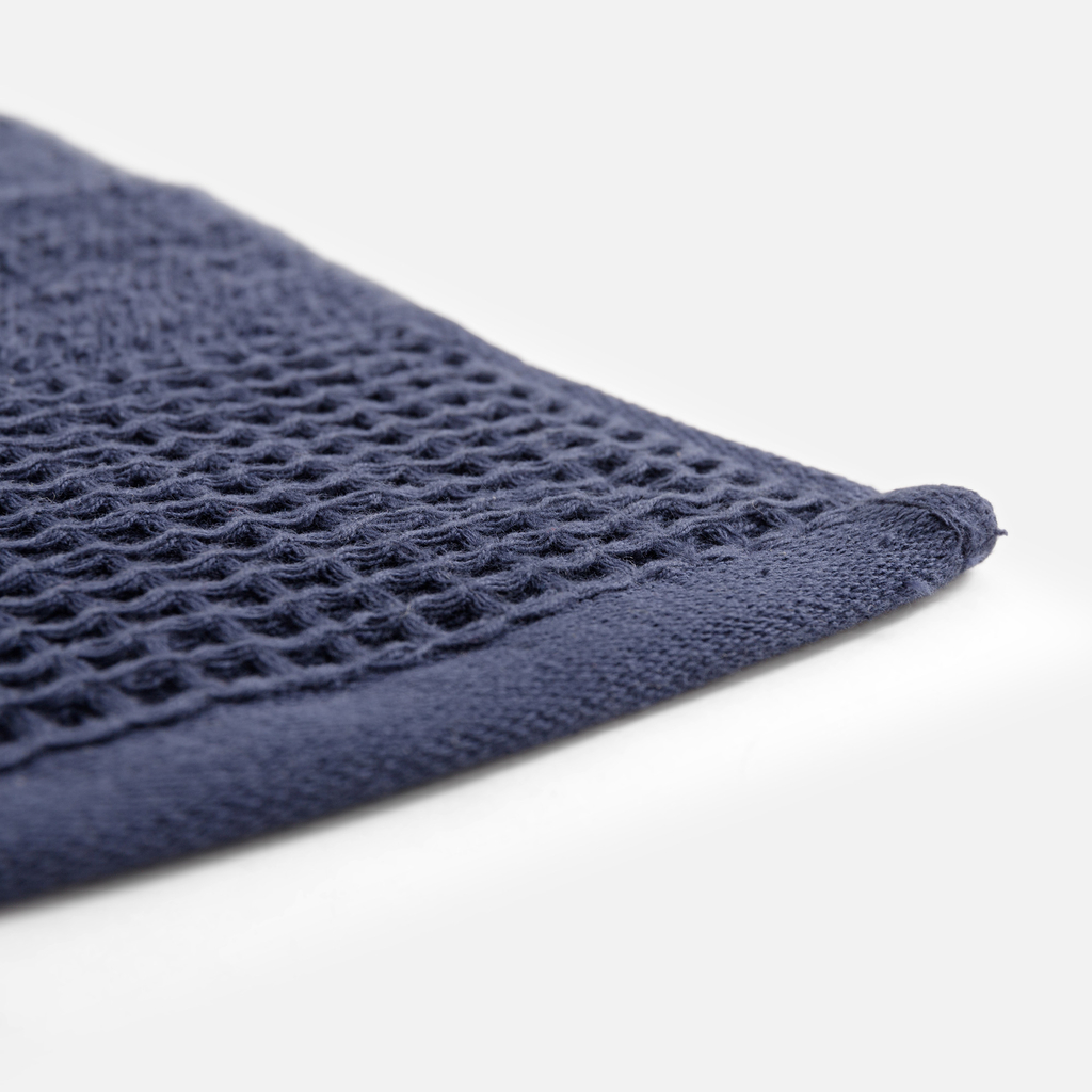 Bavlnený uterák v tmavomodrej farbe ZEN 50x90 cm