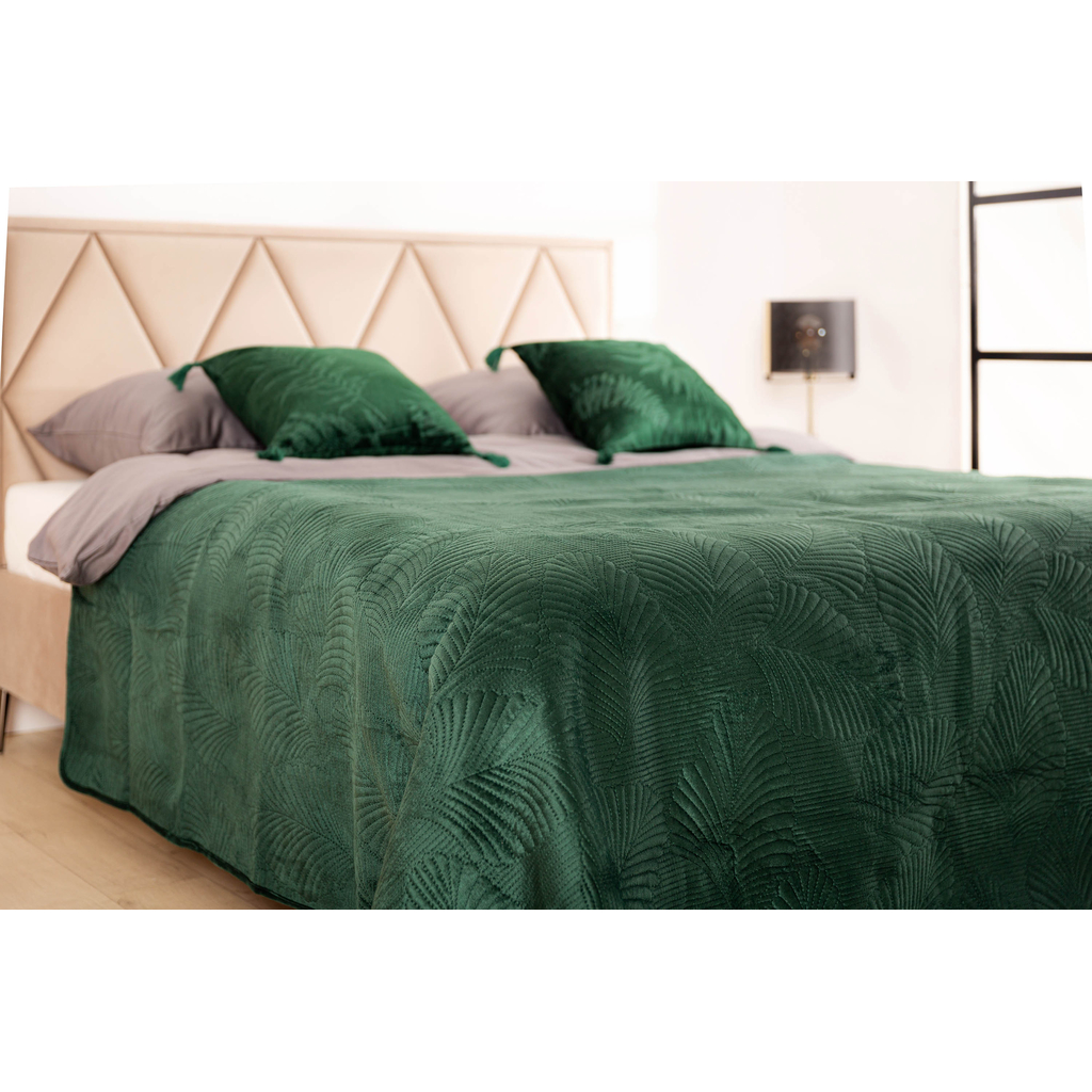 Vrchná prikrývka na posteľ prešívaná s motívom listov zelená FERN 240 x 260 cm