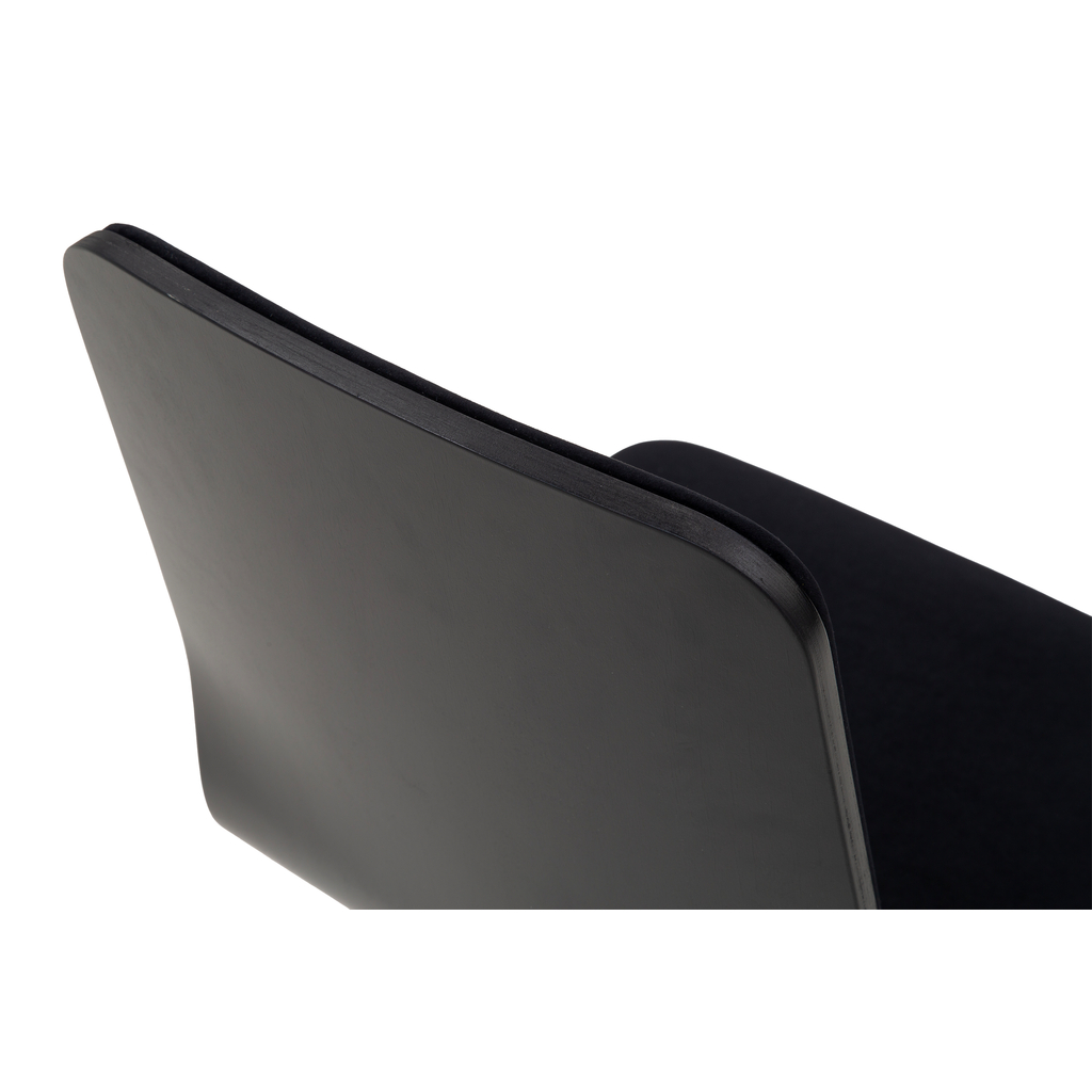 Krzesło VINGE z welurową tapicerką w kolorze czarnym na metalowych nogach, zbliżenie.