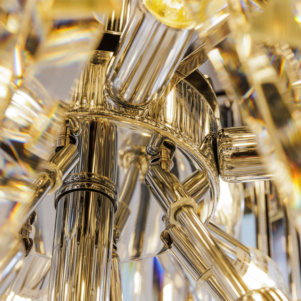 Chrómové závesné LED svietidlo glamour do obývacej izby LUXE 330 cm