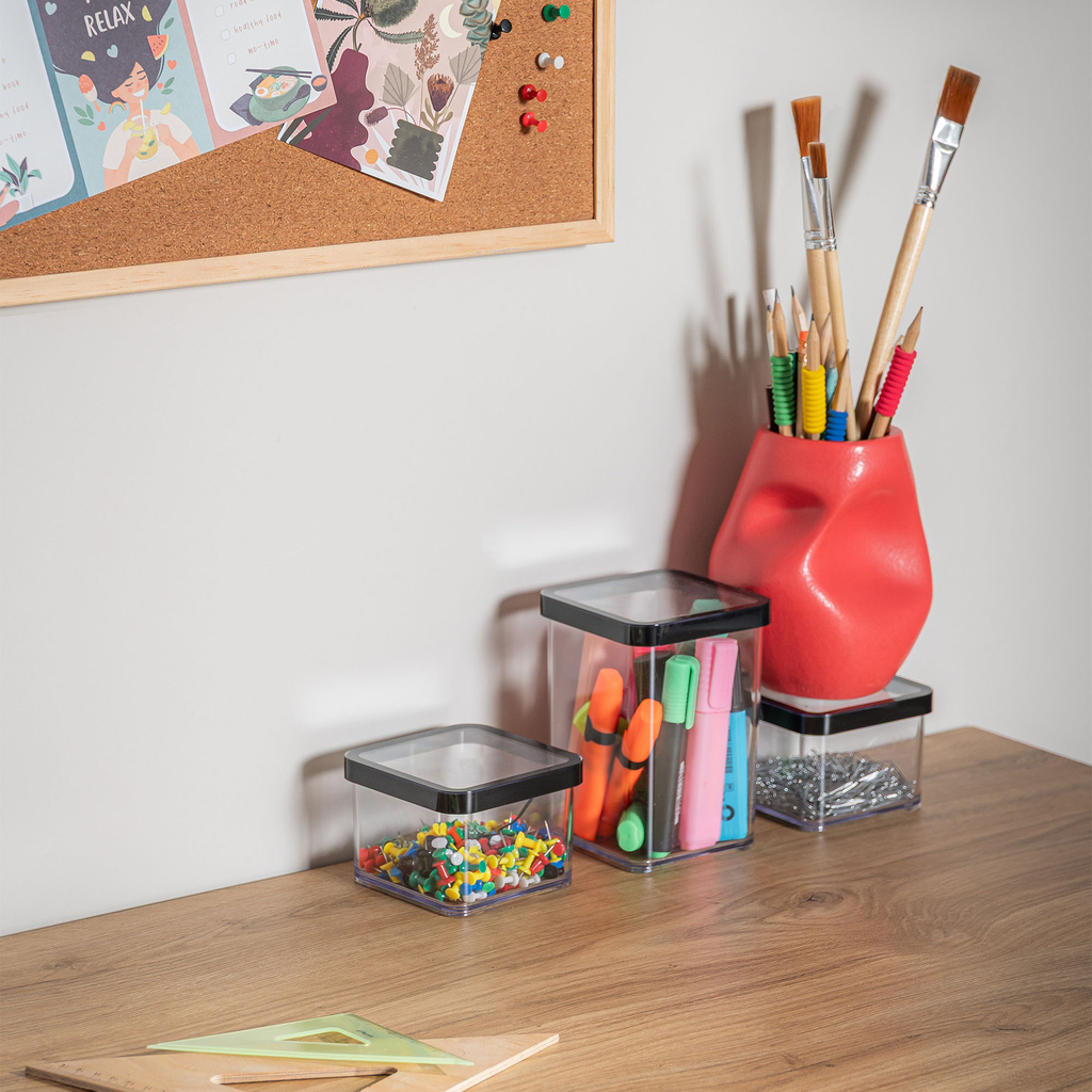 Moderná váza červená 15 cm