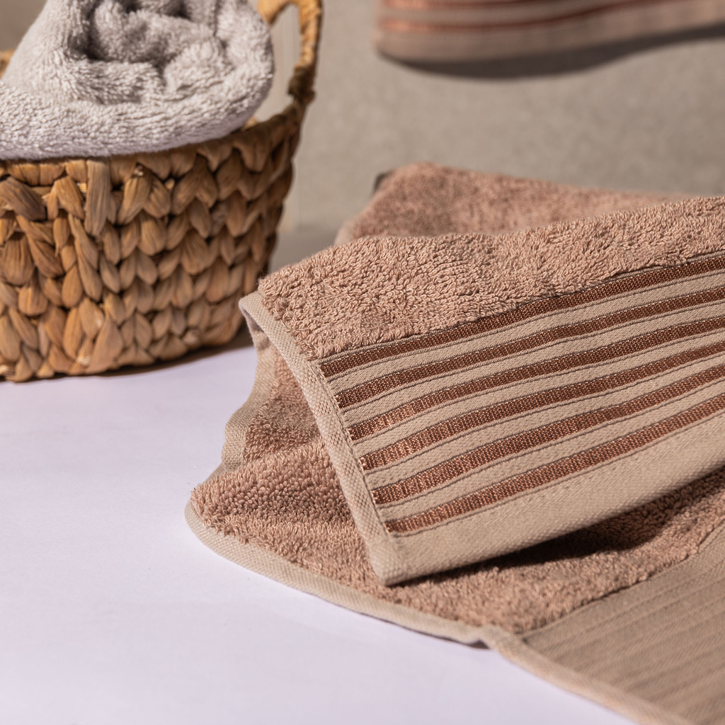 Uterák na ruky vo farbe taupe VELA 50x90 cm