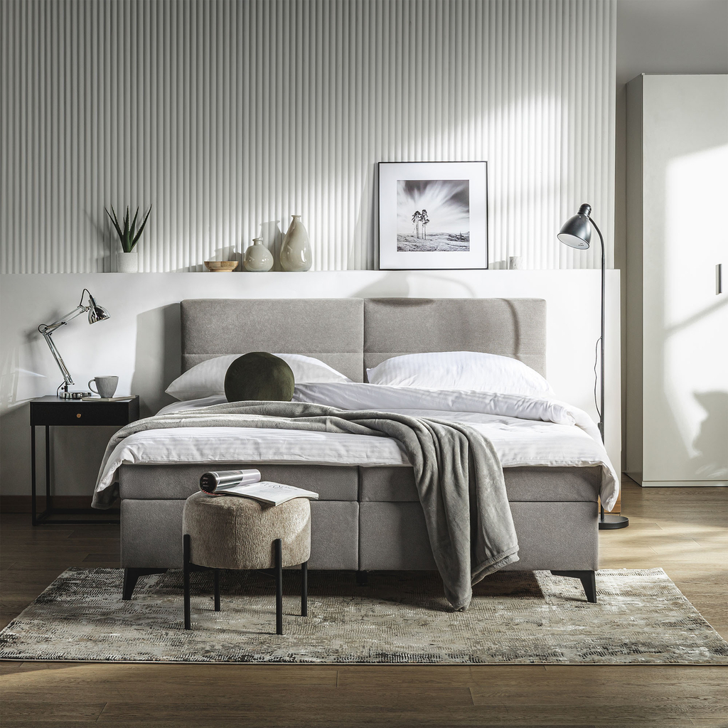 Stojacia lampa v čiernej farbe BOSCA