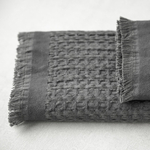 Antracitový bambusový uterák SOFT WAFEL BAMBOO SPA 50x80 cm