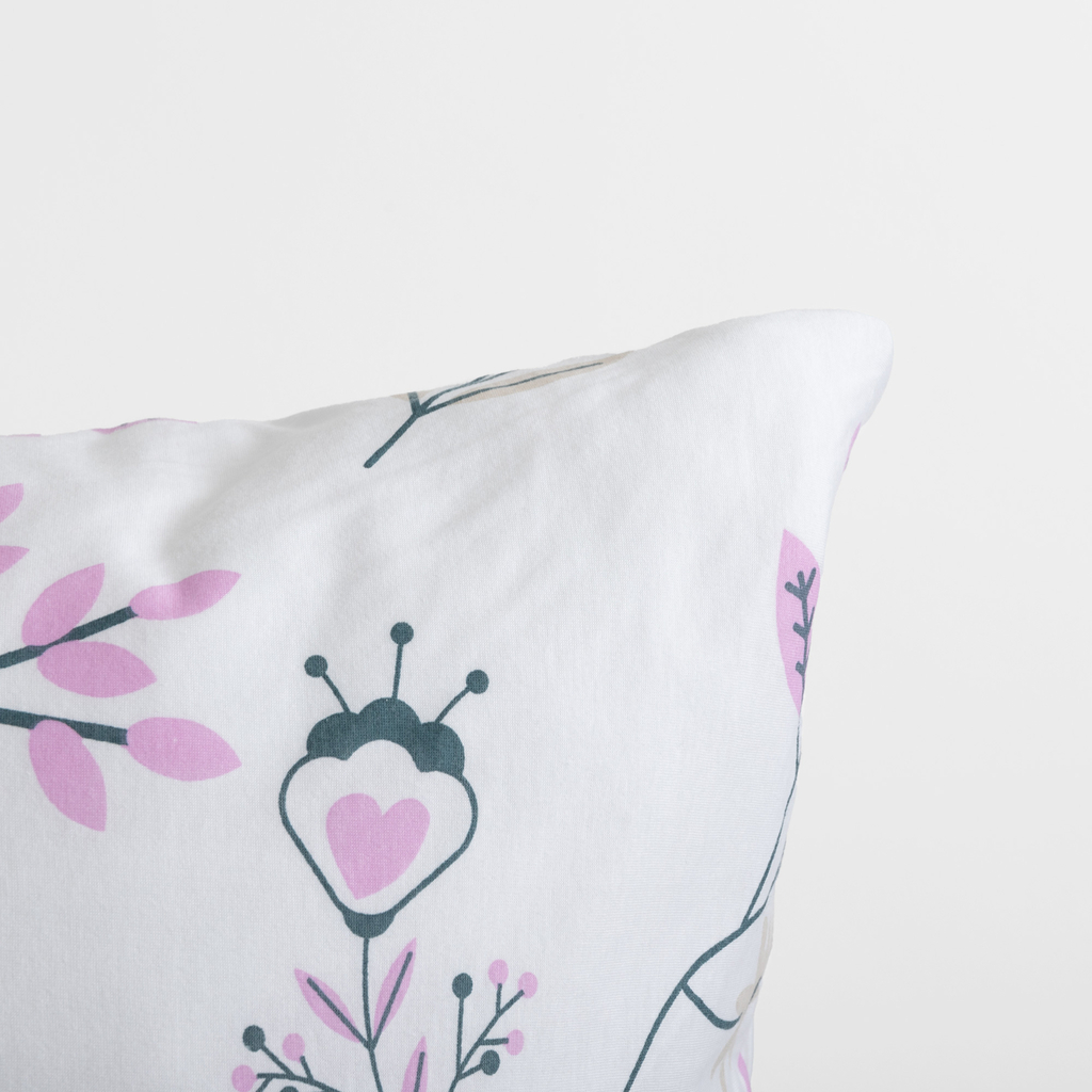 Bavlnená posteľná bielizeň JERSEYLOVE s motívom fialových rastlín 220x200 cm