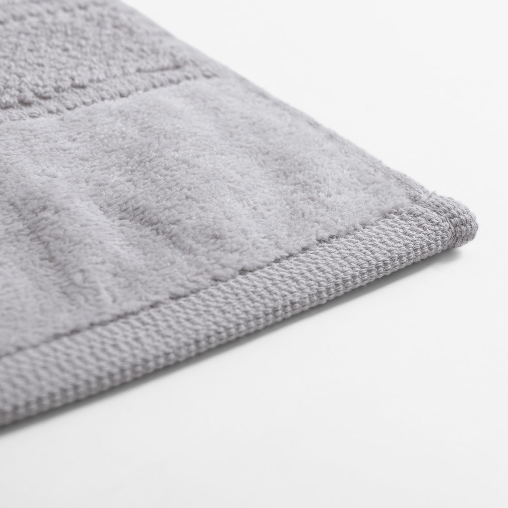 Bavlnený uterák na tvár vo svetlosivej farbe MARIO 50x90 cm