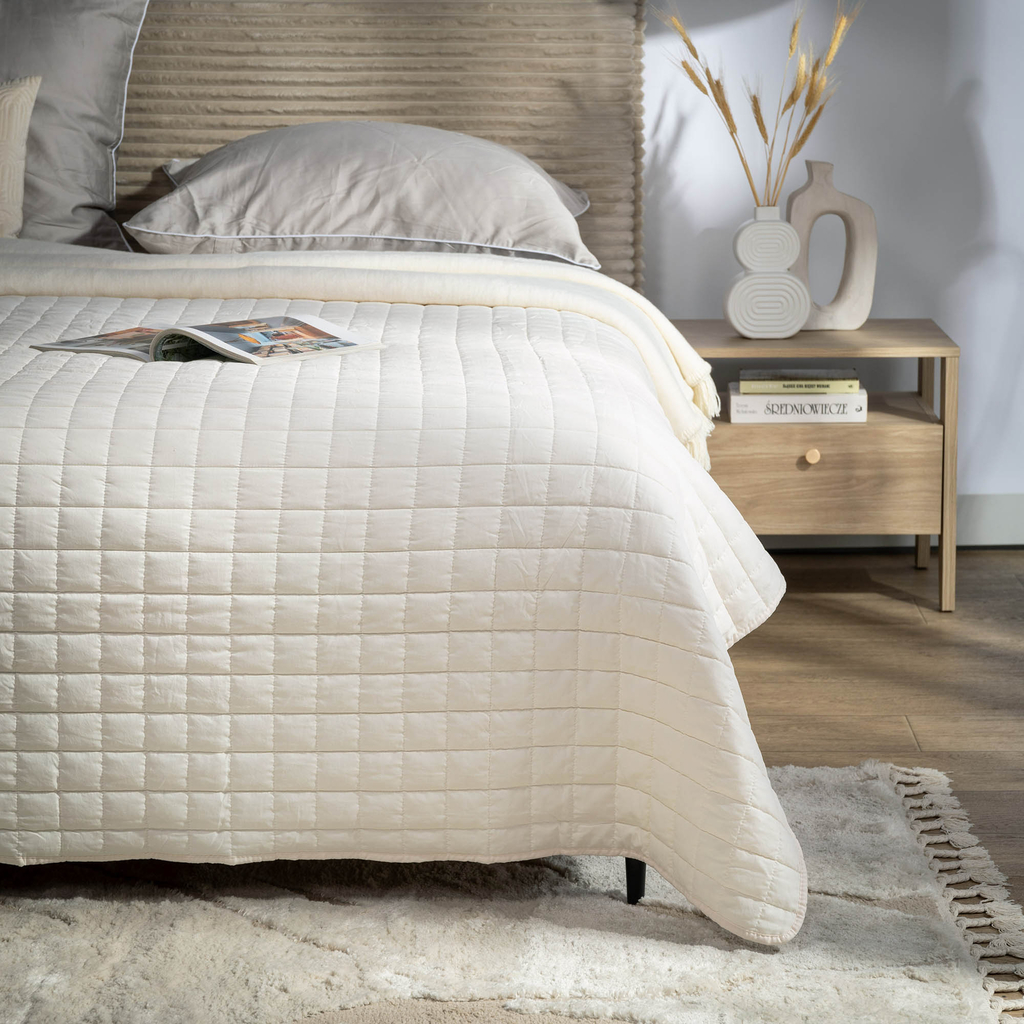 Prehoz na posteľ v krémovej farbe GISELLE 200x220 cm