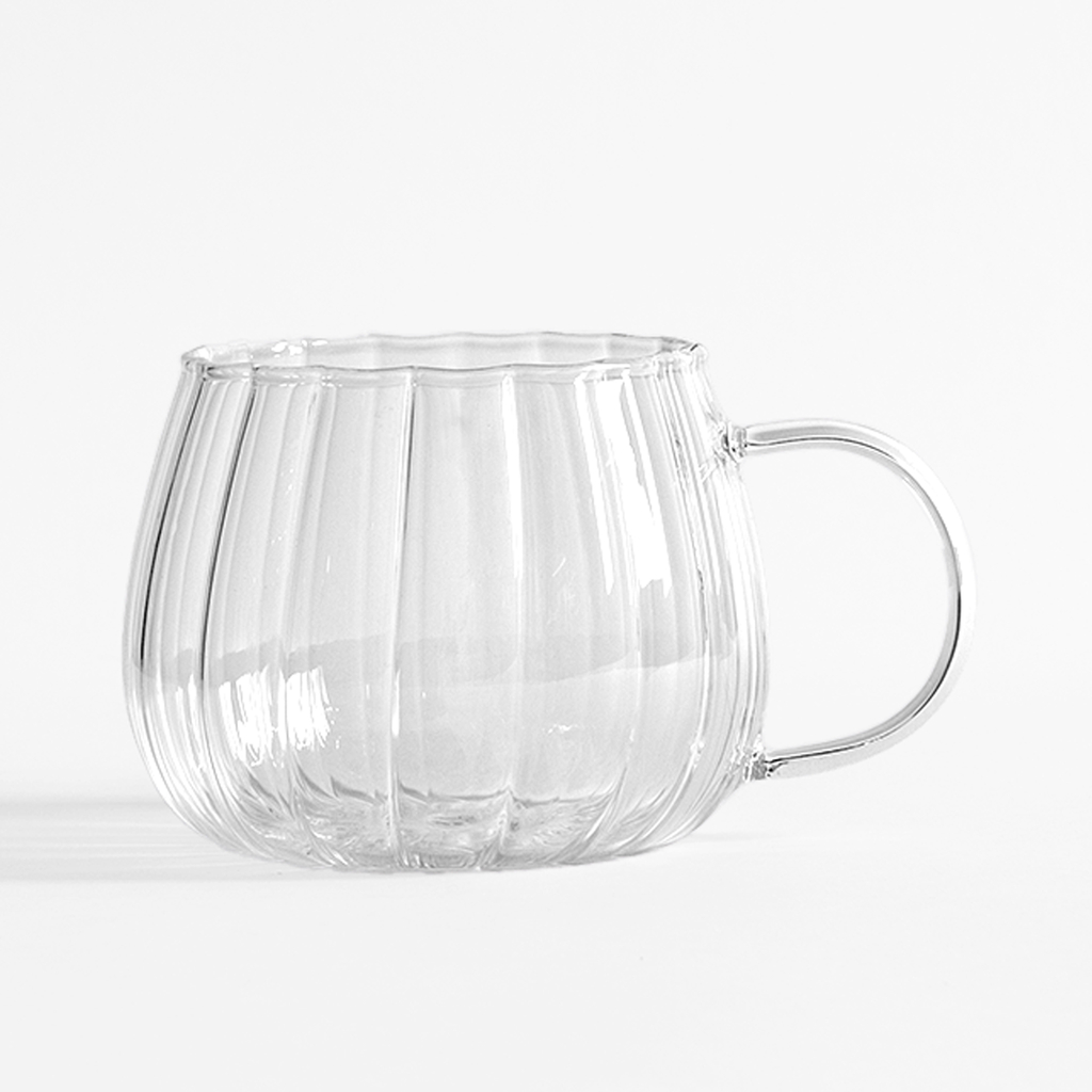 Sklenený hrnček s pásikmi s uškom 350 ml