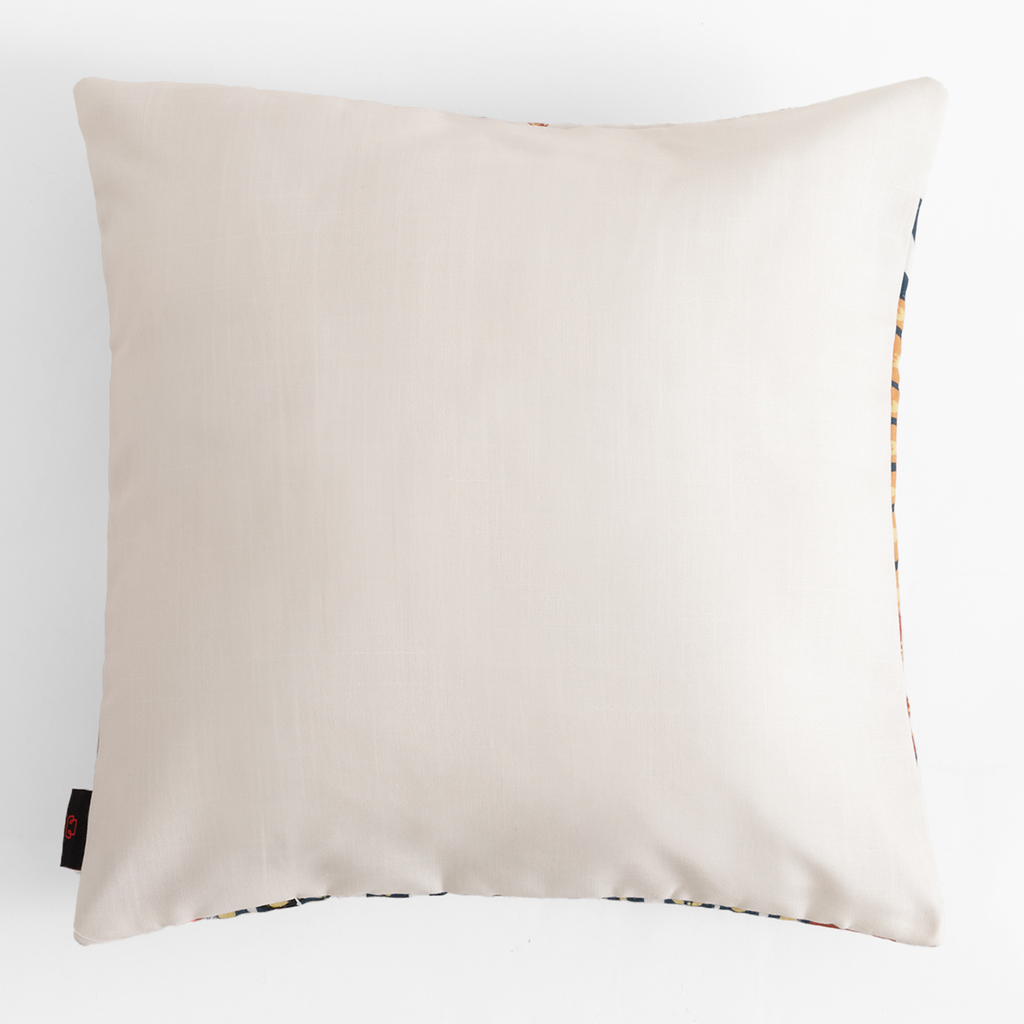 Obliečka na vankúš vo farebných vtákoch v bielej farbe DALI 45x45 cm