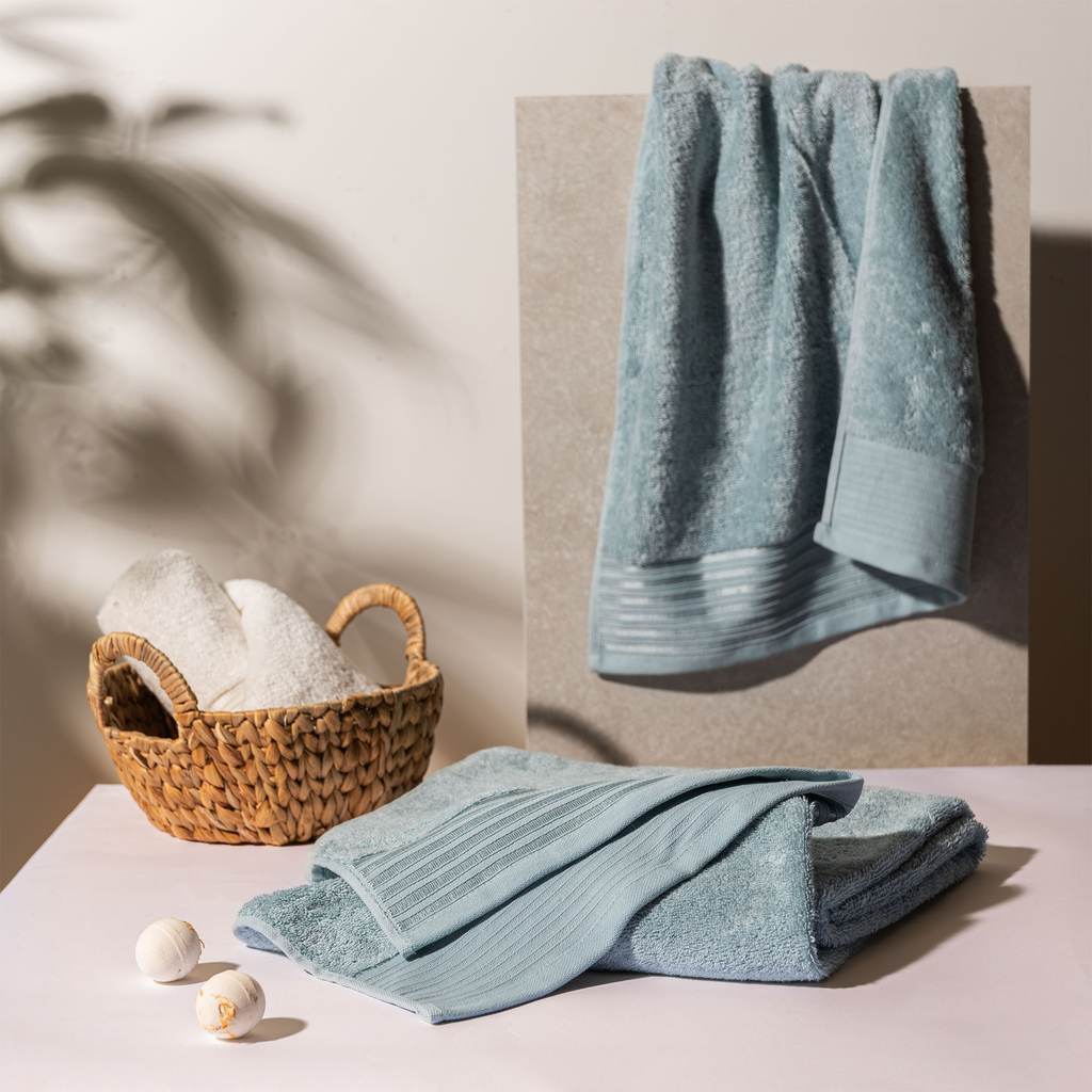 Uterák na ruky v modrej farbe VELA 50x90 cm