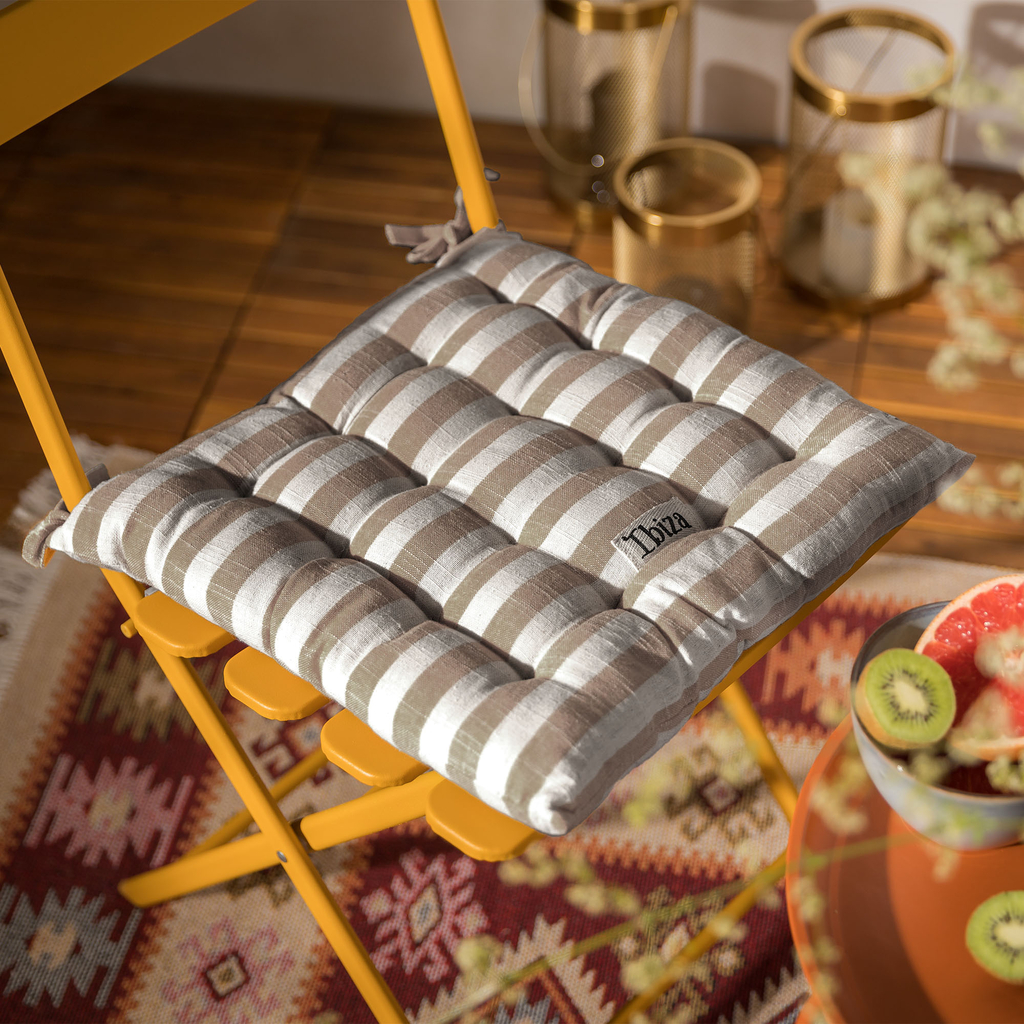 Podsedák na stoličku hnedé pruhy 40x40 cm