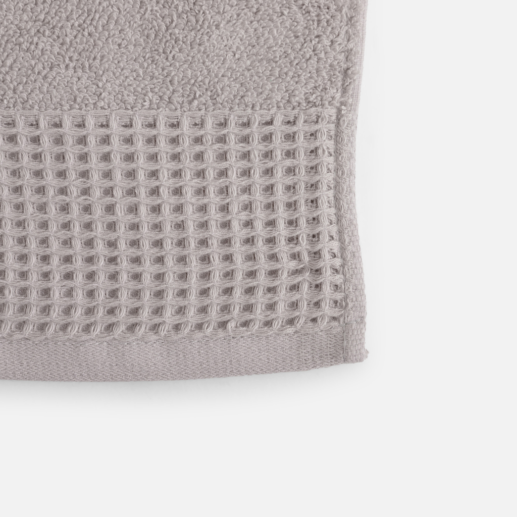 Bavlnený uterák vo svetlosivej farbe 50x90 cm