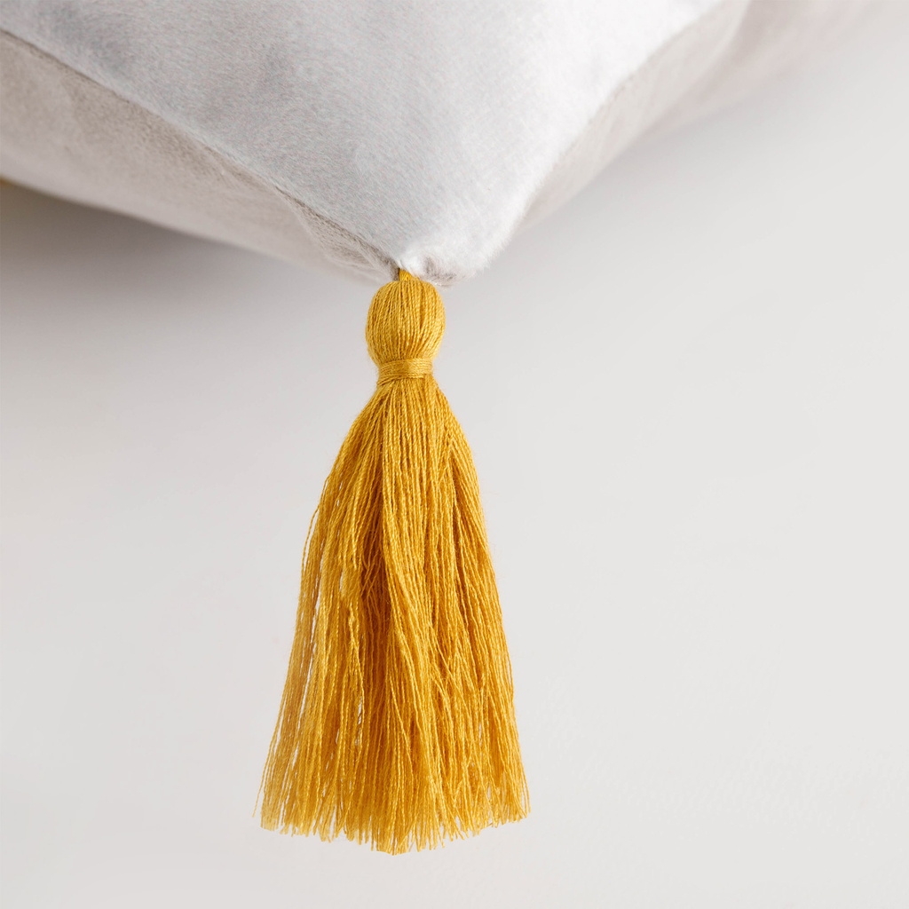 Dekoračná obliečka vyšívaná svetlosivá FOLKY 45x45 cm