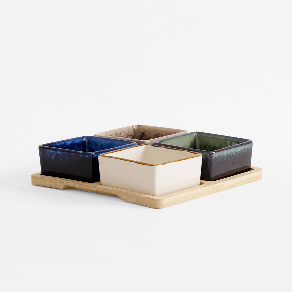 Súprava 4 misiek na štvorcovom bambusovom podstavci 19x19 cm