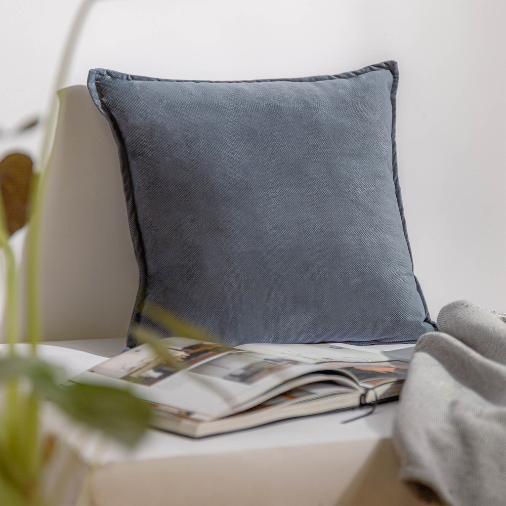 Tmavosivá obliečka na vankúš GIGI 45x45 cm