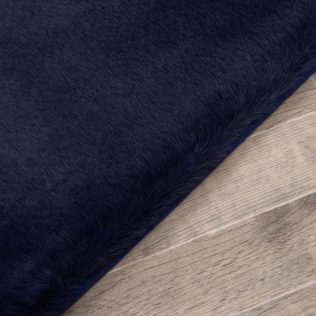 Tmavomodrý koberec s dlhým vlasom MOBAH 53x80 cm