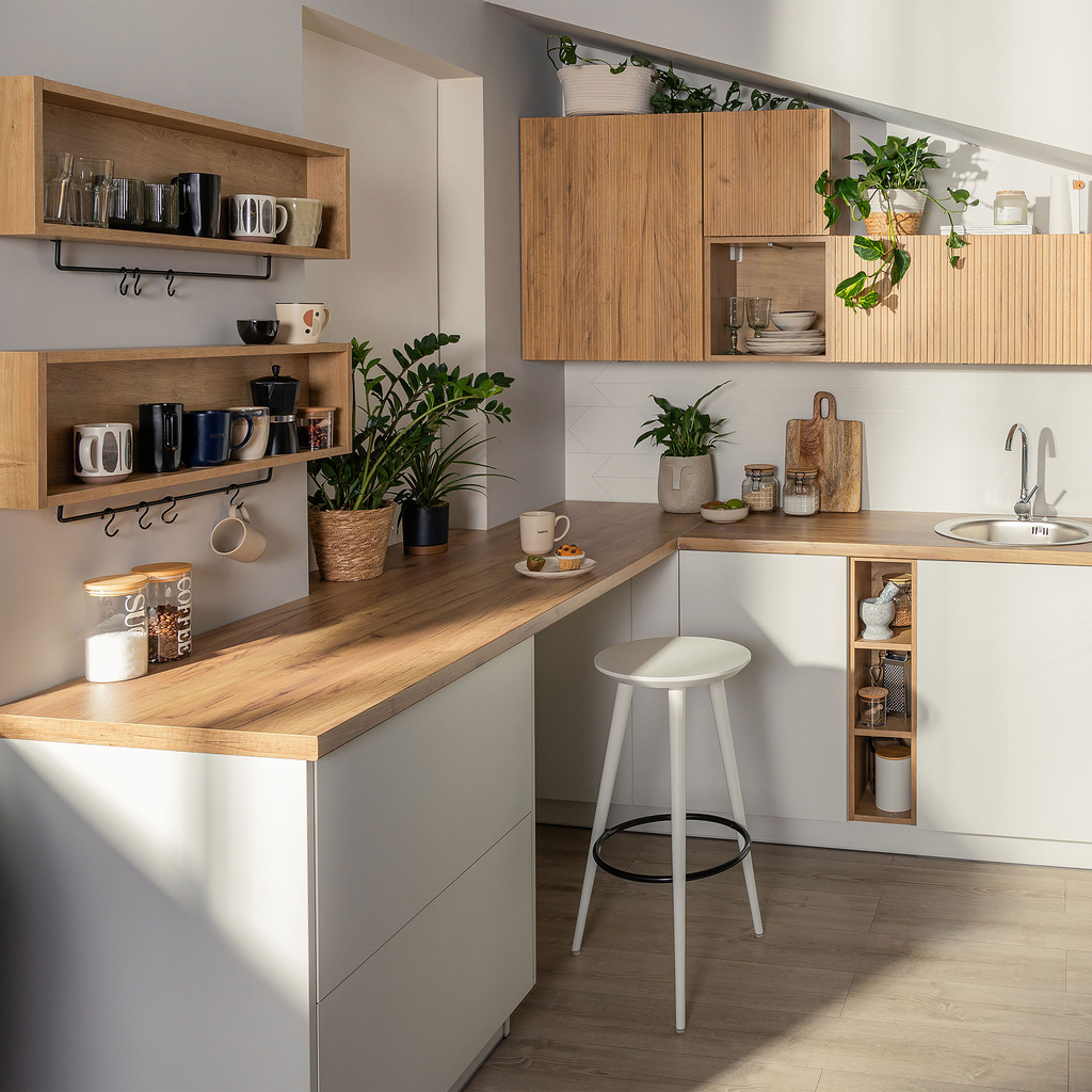 Okrúhla biela taburetka GREGOR