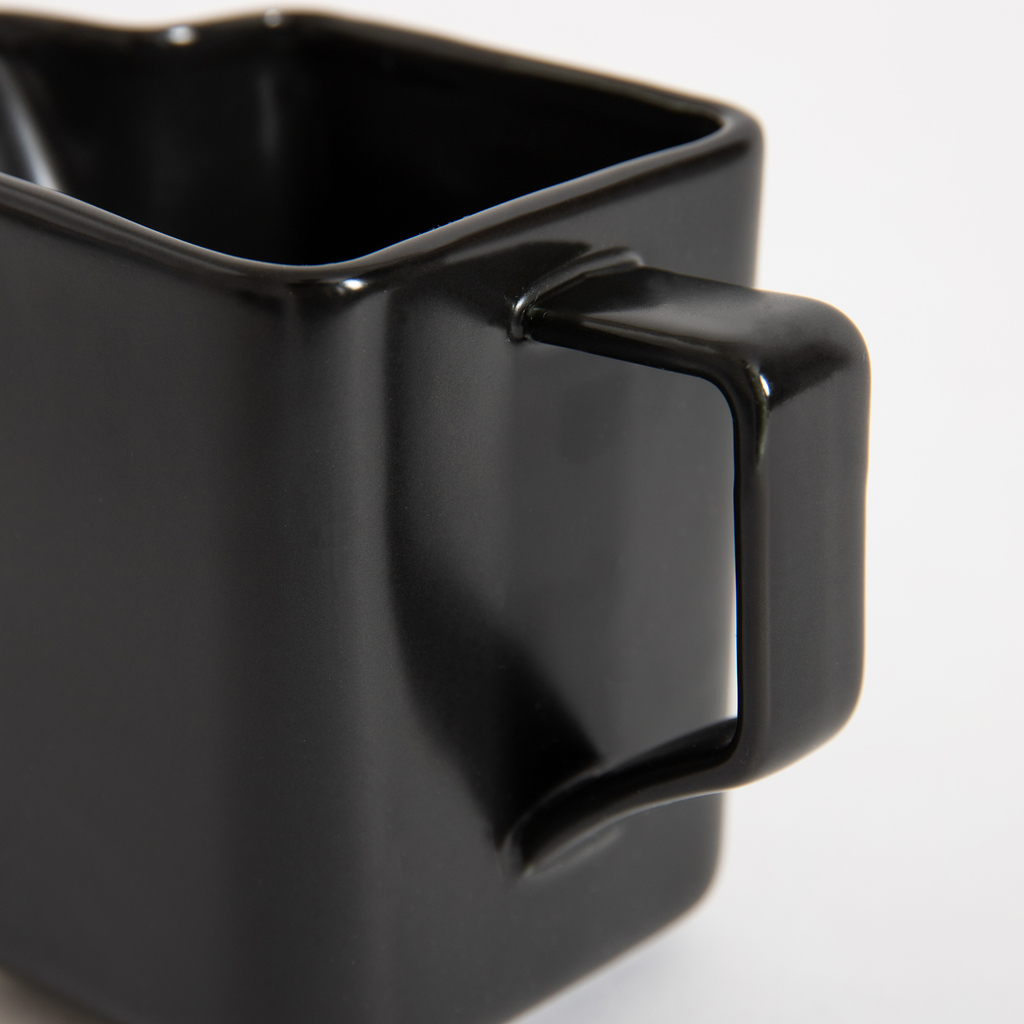 Porcelánová nádoba na mlieko BONA čierna