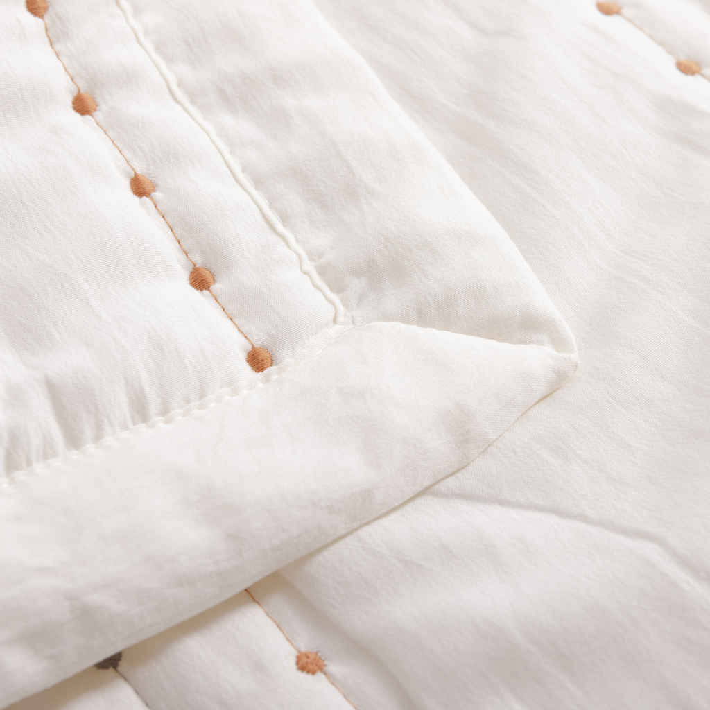 Prehoz na posteľ v krémovej farbe VANILLA DOTS 200x220 cm