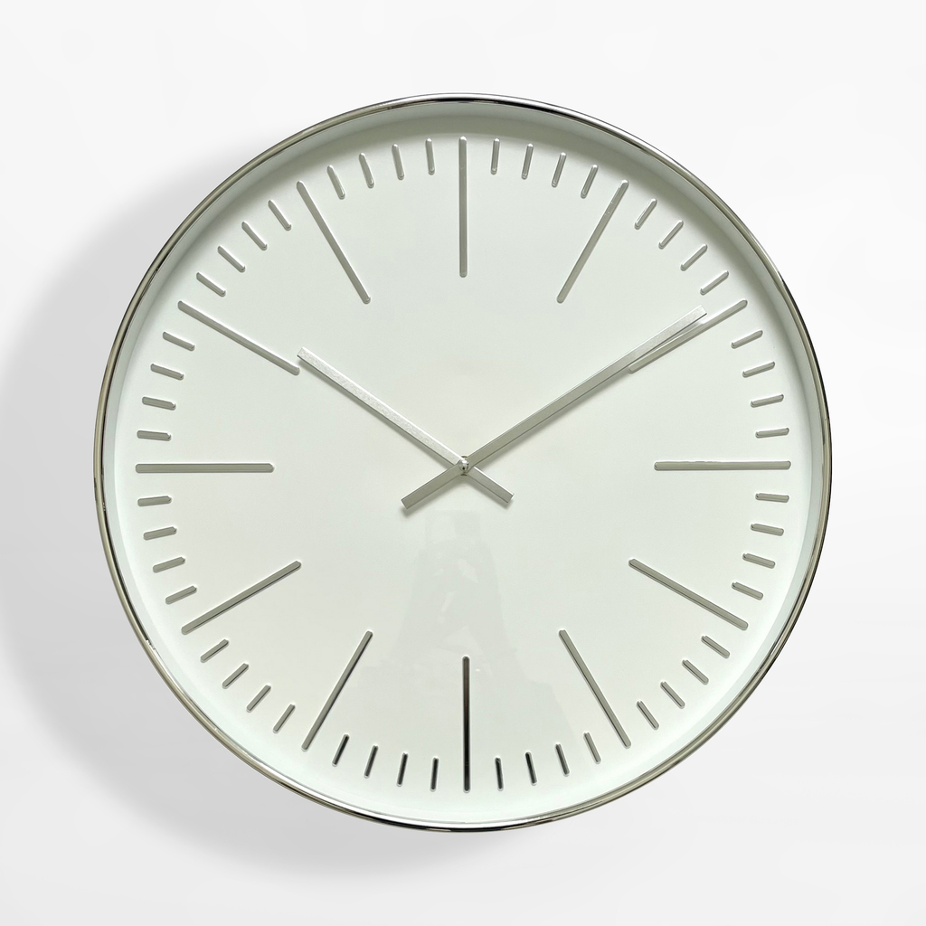 Nástenné hodiny v bielej a striebornej farbe 50,8 cm