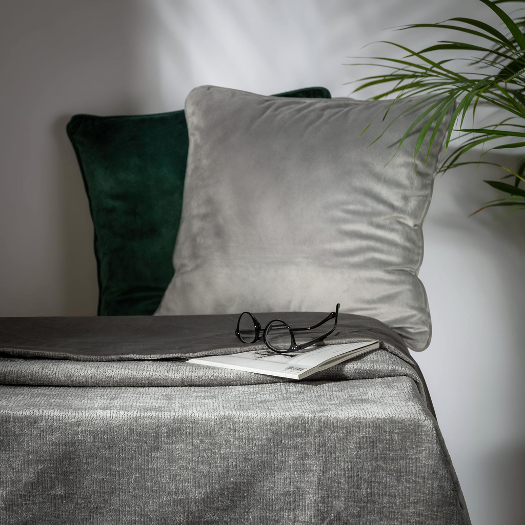 Sivá deka na pohovku MICHELLE 138x200 cm