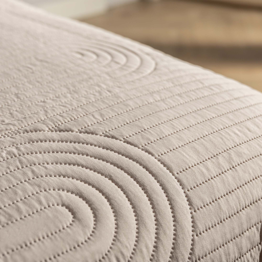 Prešívaný prehoz na posteľ TOSCA béžový 220x240 cm