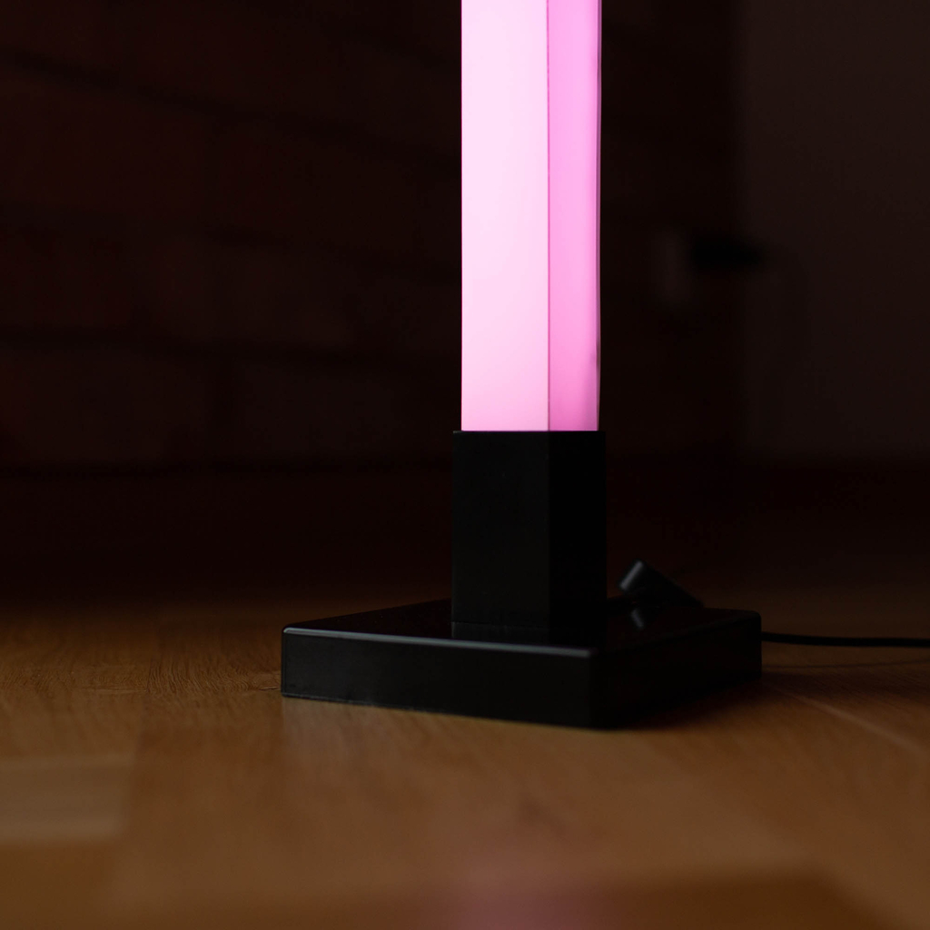 Hudobná stojacia čierna LED RGB lampa TUYA s diaľkovým ovládaním