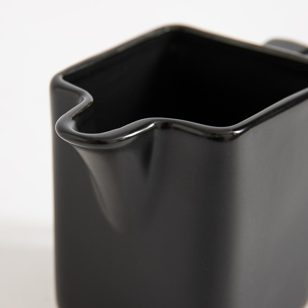 Porcelánová nádoba na mlieko BONA čierna