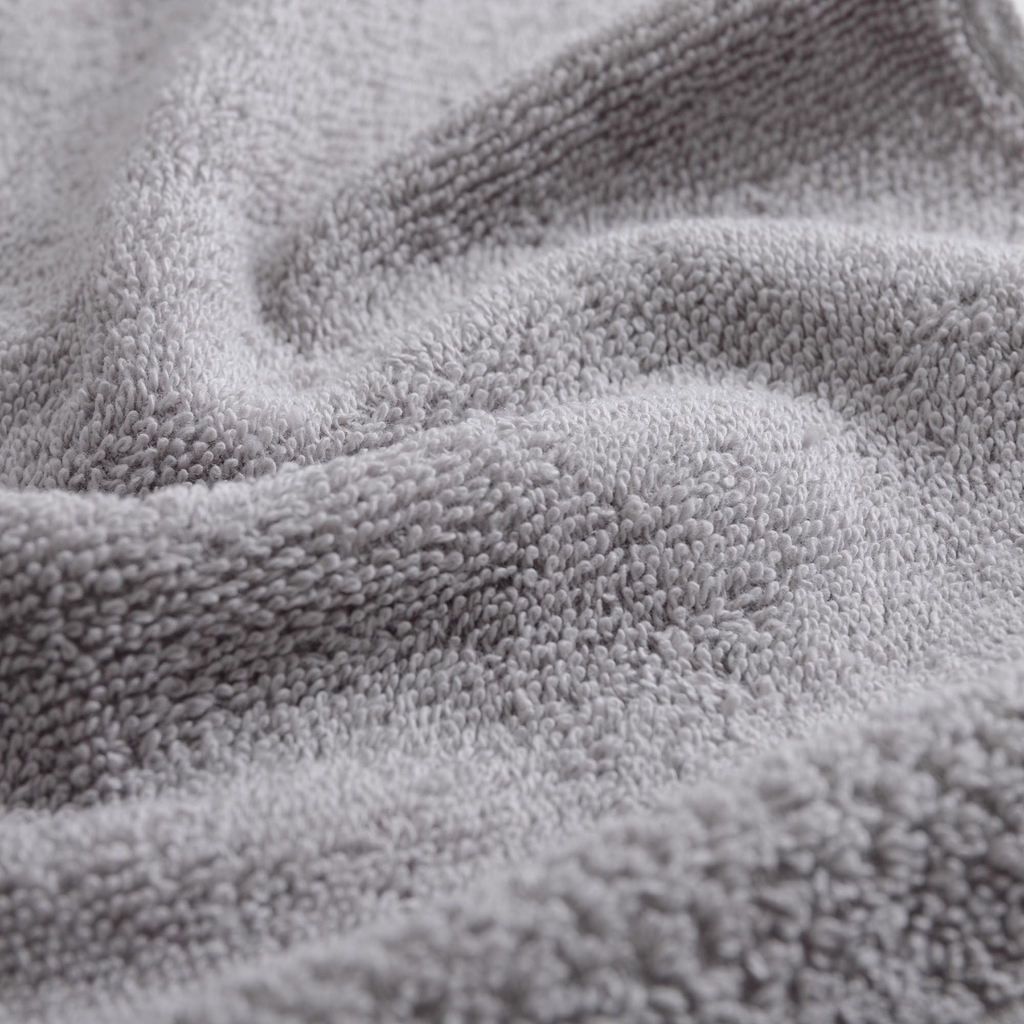 Bavlnený uterák na ruky vo svetlosivej farbe MARIO 30x50 cm