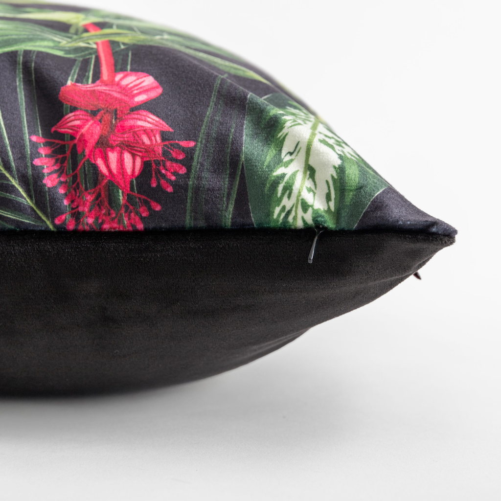 Exotická obliečka na vankúš v čiernej farbe MADERA 45x45 cm