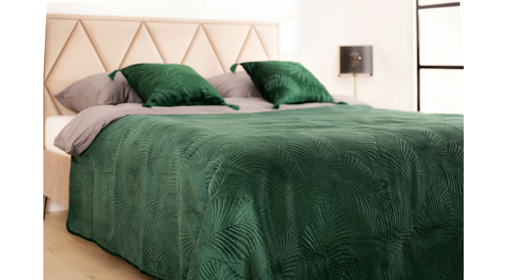 Vrchná prikrývka na posteľ prešívana s motívom listov zelená FERN 200 x 220 cm