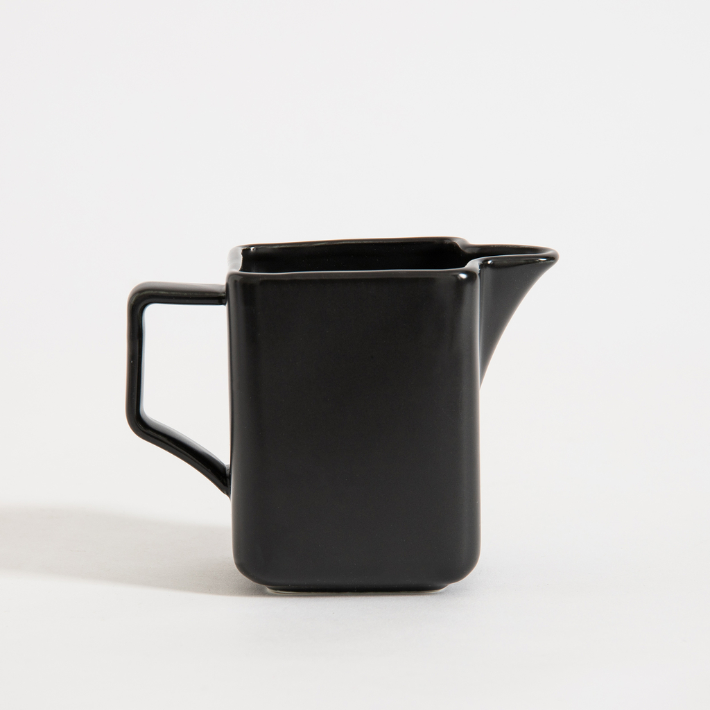 Porcelánová nádoba na mlieko BONA čierna