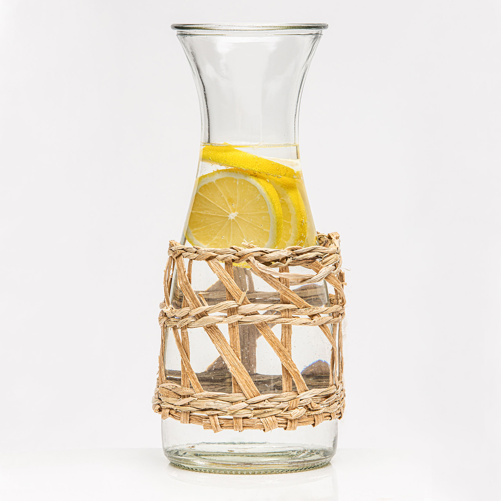 Sklenená karafa v ratanovom košíku 1.2 l
