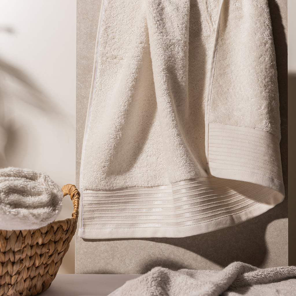 Uterák na ruky v krémovej farbe VELA 50x90 cm