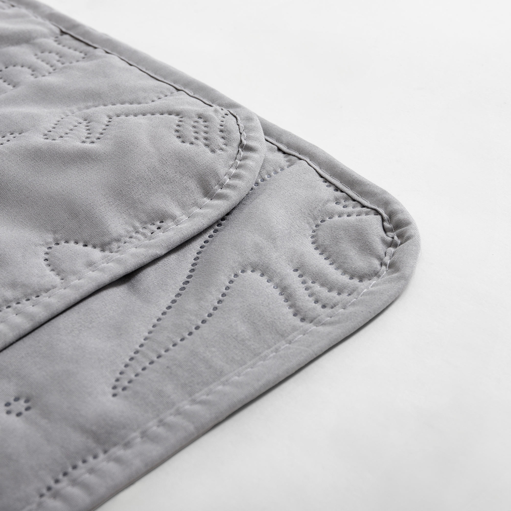 Prehoz na posteľ vo svetlosivej farbe DABU DINO 140x200 cm