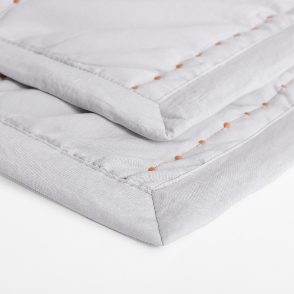 Prehoz na posteľ v sivej farbe VANILLA DOTS 200x220 cm