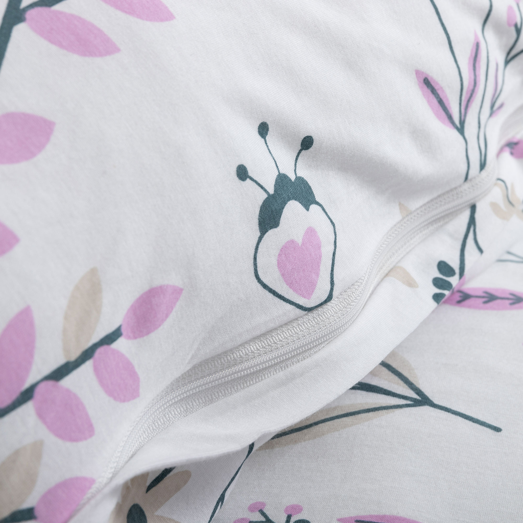 Bavlnená posteľná bielizeň JERSEYLOVE s motívom fialových rastlín 220x200 cm