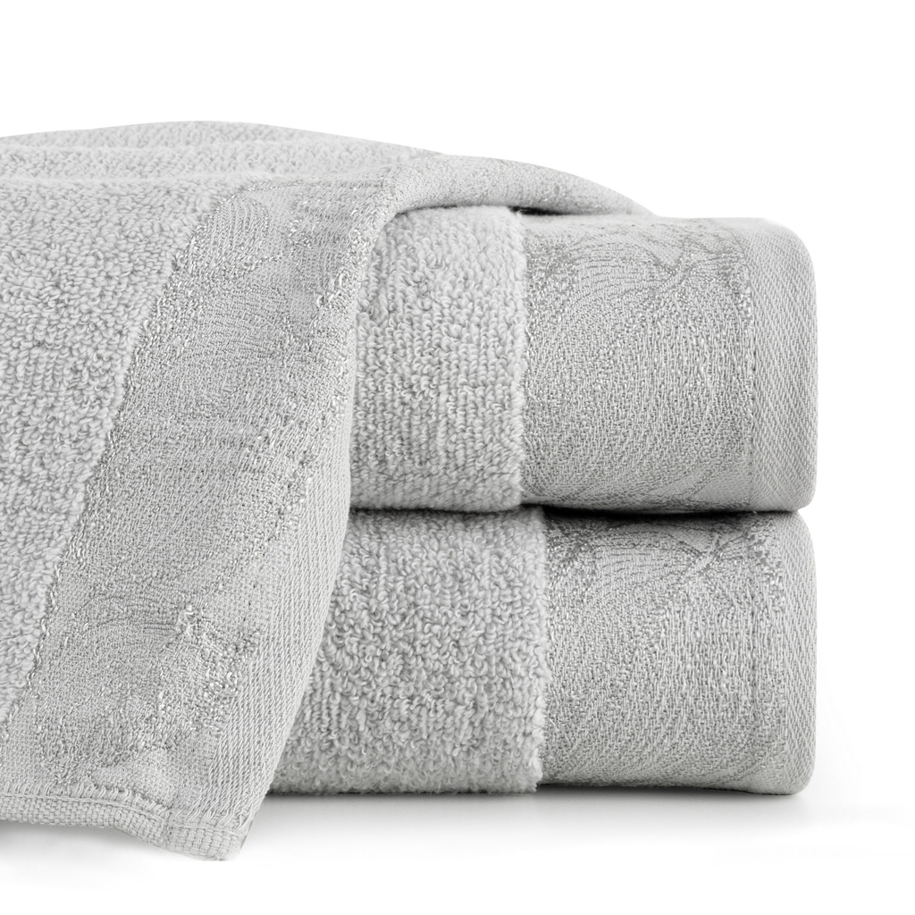 Strieborný bavlnený uterák AGIS 50x90 cm