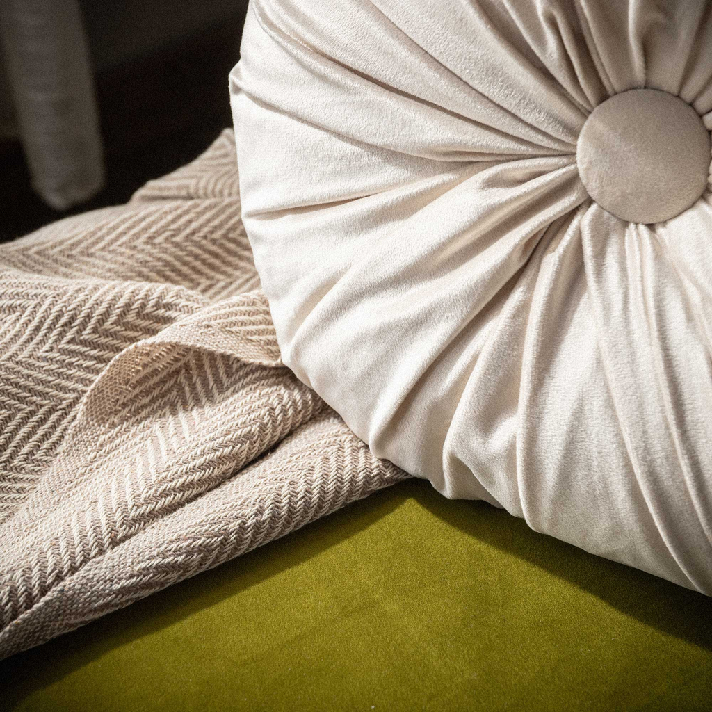 Dekoratívny okrúhly vankúš SELMA krémový 40 cm