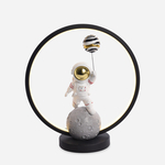 Dekoratívna stolná LED lampa ASTRONAUT s balónom