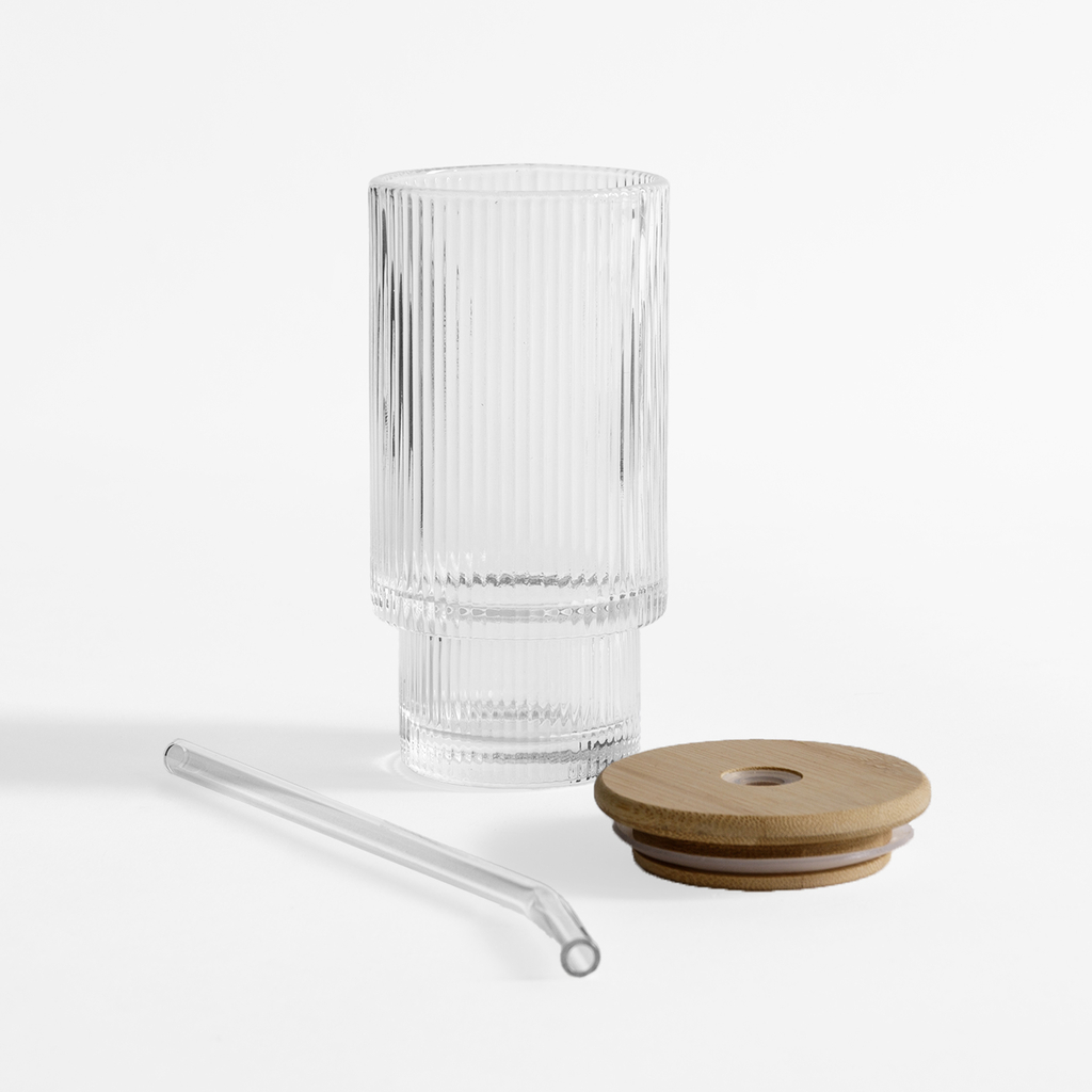 Drážkovaný pohár s bambusovým viečkom a slamkou 320 ml