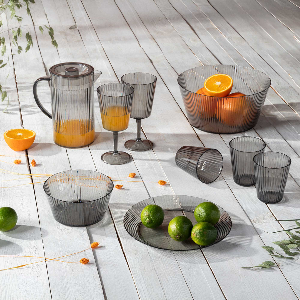 Plastový tanier sivý 23 cm