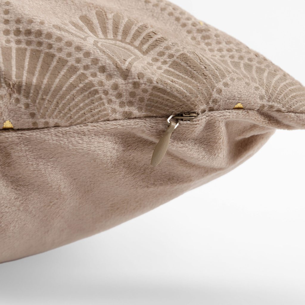 Velúrová obliečka na vankúš v béžovej farbe CASSIA 45x45 cm